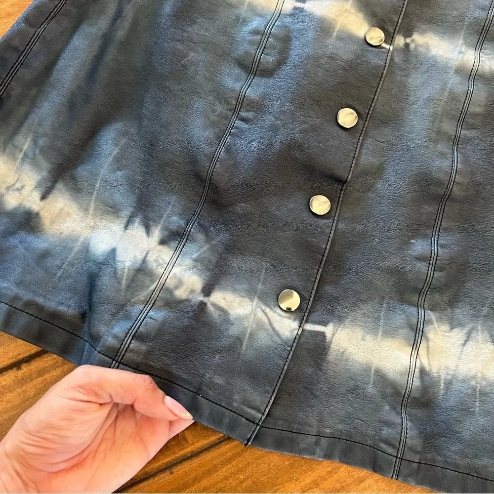 Faux Leather tie dye skirt - Picture 4 of 7